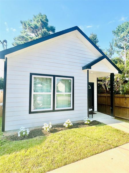 Front exterior of a new home in , Montgomery, TX, highlighting curb appeal (Image 17). Front exterior of a new home in , Montgomery, TX, highlighting curb appeal (Image 17).
