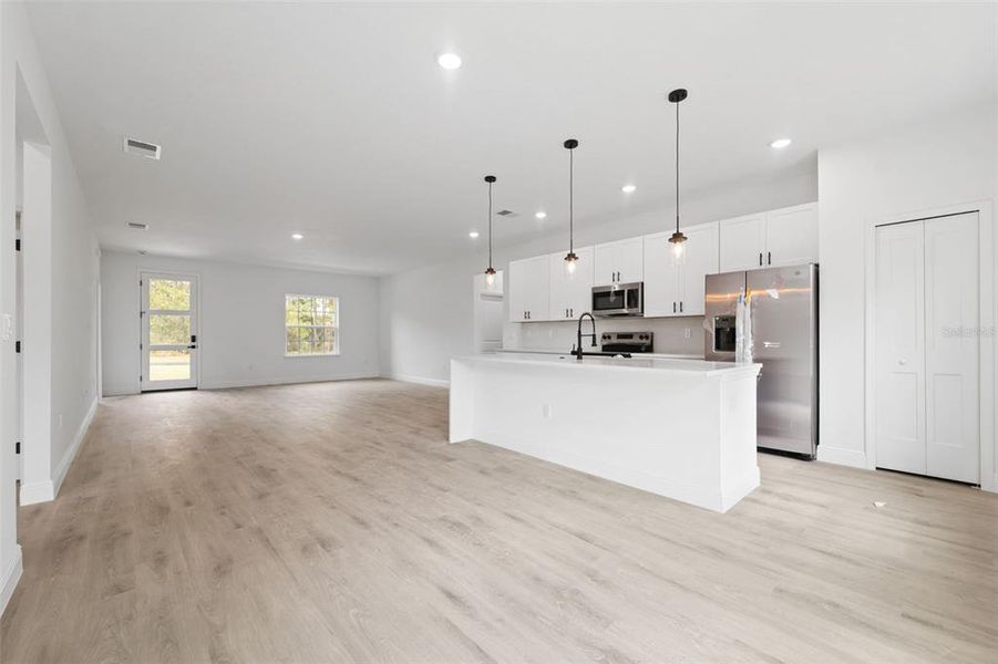 Spacious, unfurnished interior of a new home in , Ocala (Image 22).