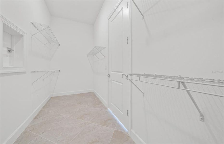 Spacious, unfurnished interior of a new home in SeaFlower, Bradenton (Image 32).