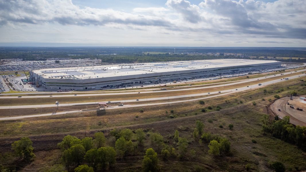 Natural landscape and outdoor views near Riverbend at Double Eagle - Boulevard Collection in Cedar Creek (Image 19).