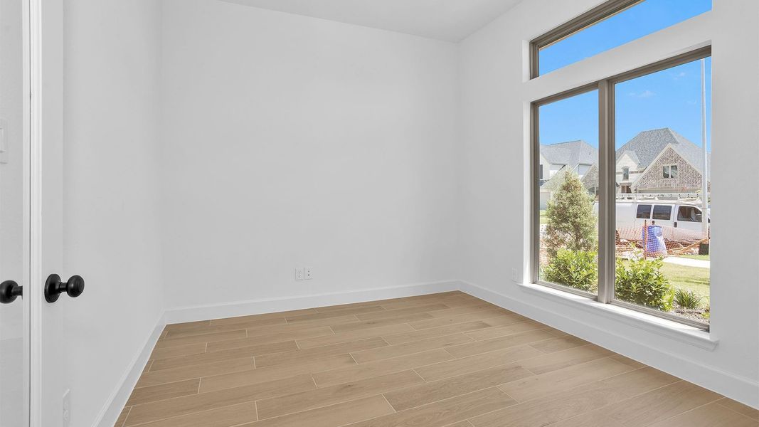 Spacious, unfurnished interior of a new home in Grange, Katy (Image 6).