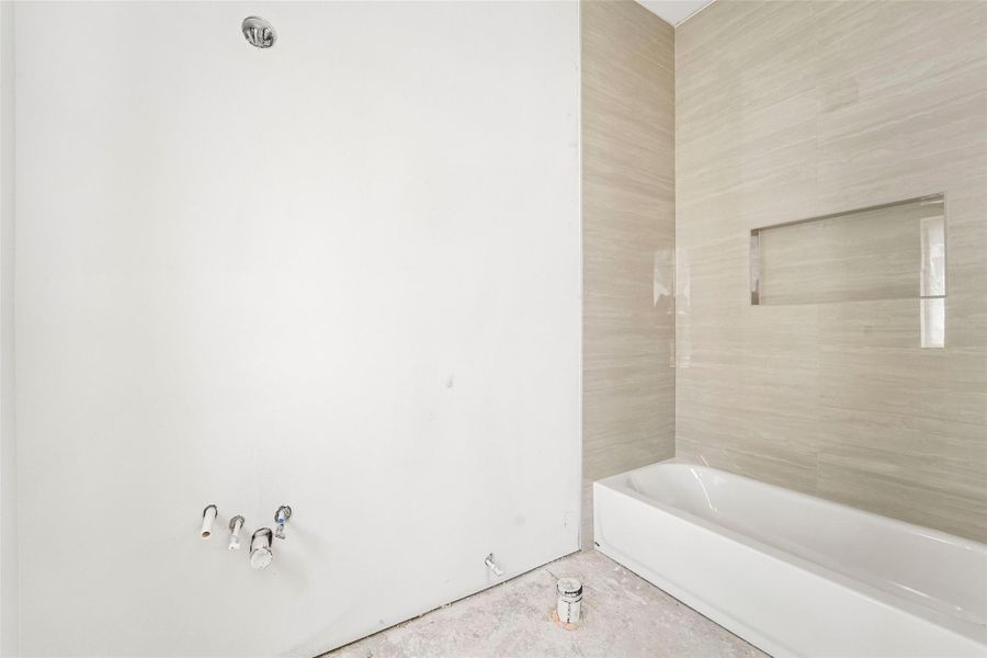 Spacious, unfurnished interior of a new home in , Houston (Image 12).