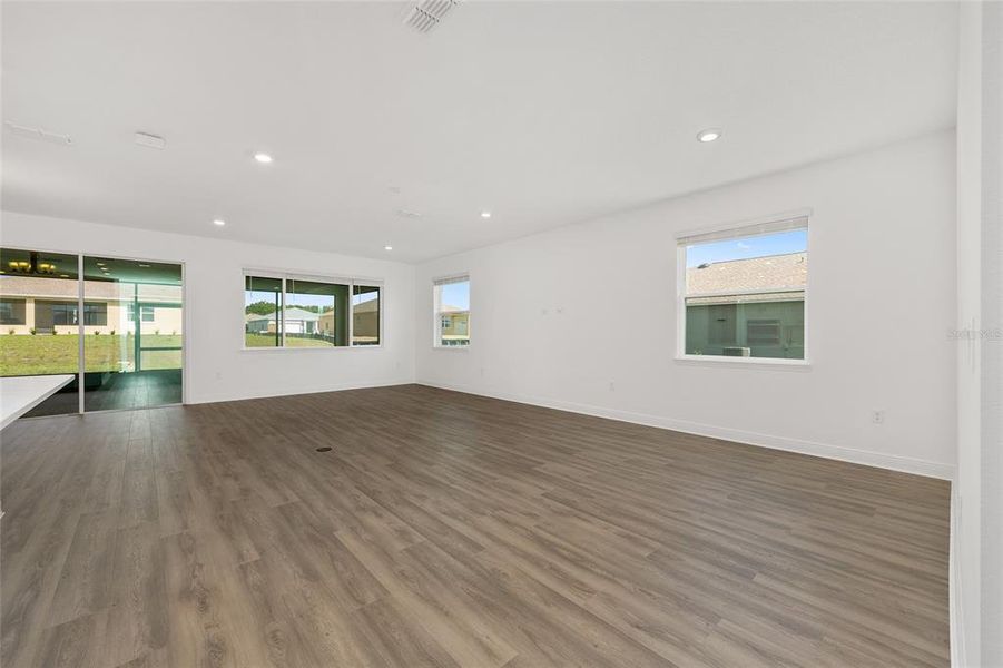 Spacious, unfurnished interior of a new home in , Ocala (Image 28).