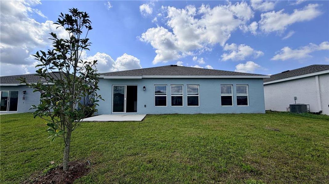 Exterior details and patio area of a home in Westview, Kissimmee (Image 4).