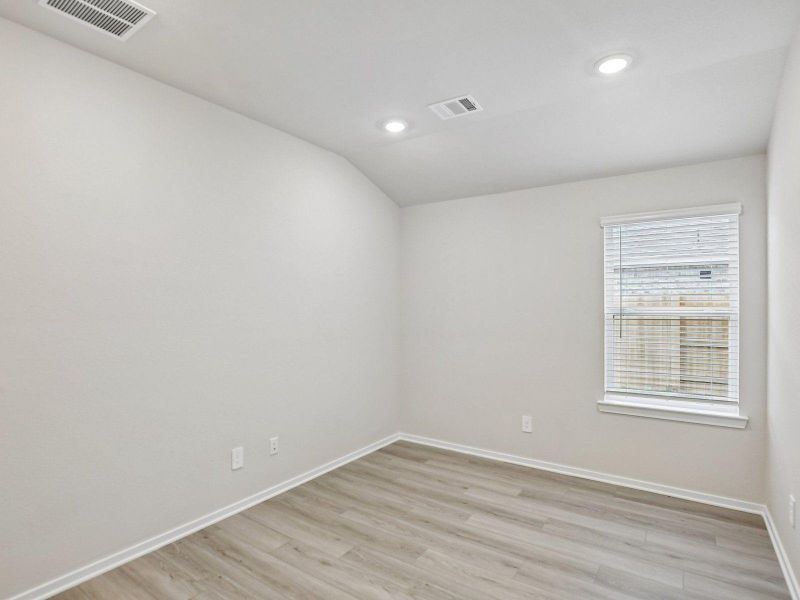 Spacious, unfurnished interior of a new home in Heights of Barbers Hill, Baytown (Image 25).