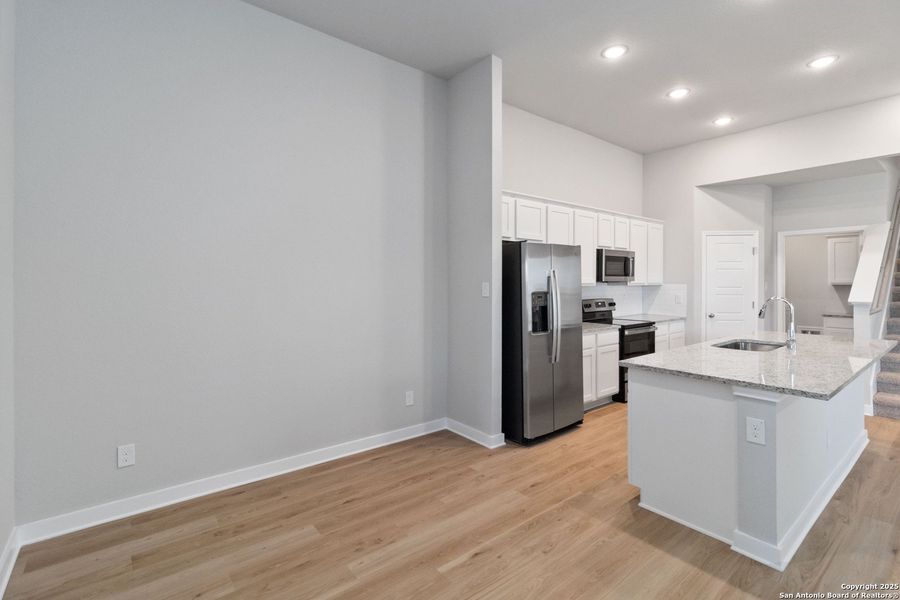 Spacious, unfurnished interior of a new home in , San Antonio (Image 25).