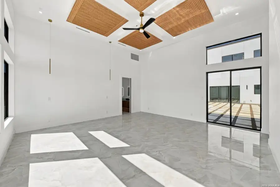 Spacious, unfurnished interior of a new home in , San Antonio (Image 110).