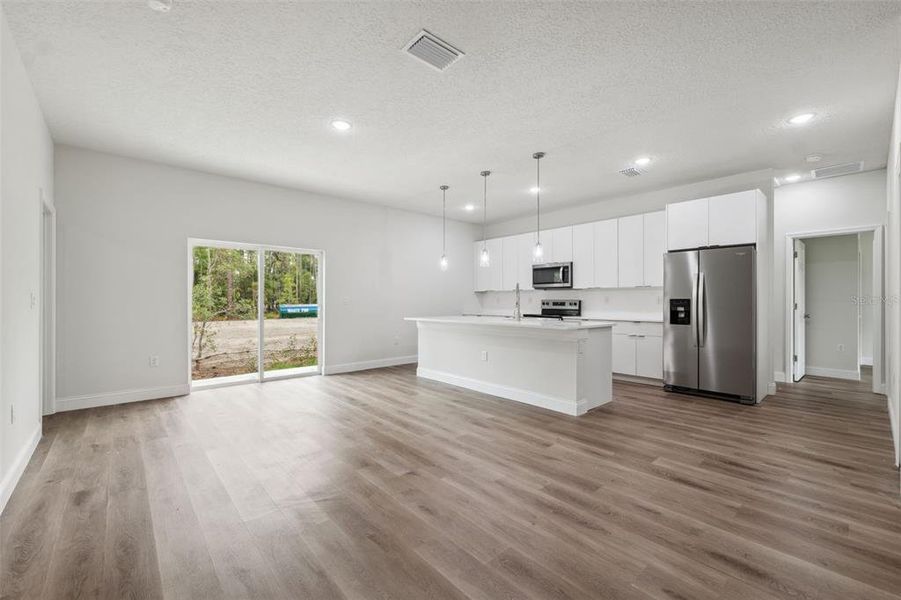 Spacious, unfurnished interior of a new home in , Citrus Springs (Image 27).
