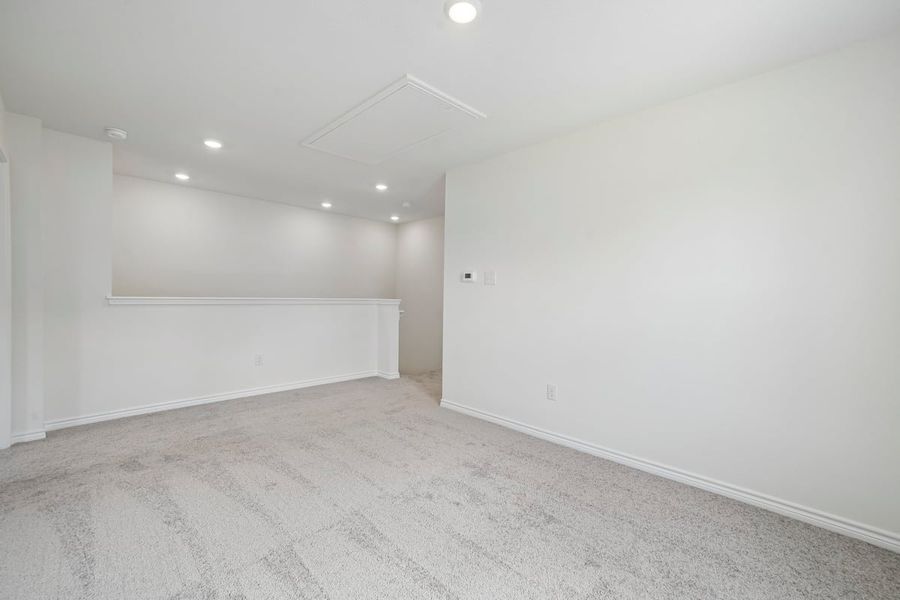 Spacious, unfurnished interior of a new home in Nagel Crossing, San Antonio (Image 24).