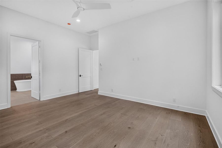 Spacious, unfurnished interior of a new home in , The Woodlands (Image 24).