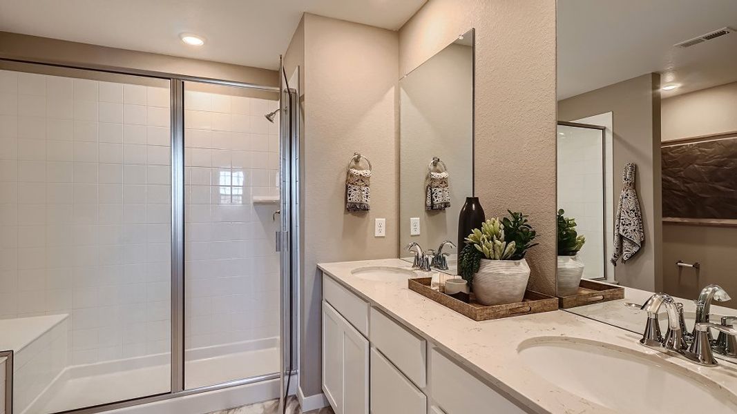 1851 Aviator Owner Bath 2of2 F2