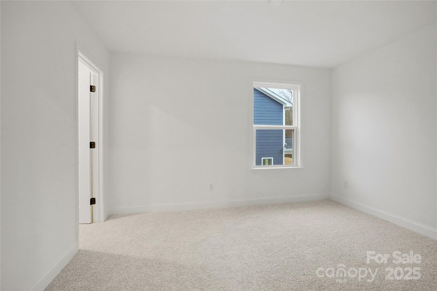 Spacious, unfurnished interior of a new home in Forest Creek, Waxhaw (Image 34).