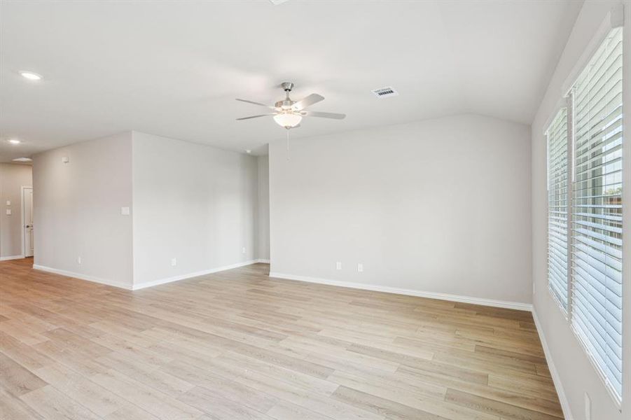 Photo is not of the actual home, but is an inspirational photo of builder’s model home and may depict options, furnishings, and/or decorator features that are not included. Photo is not of the actual home, but is an inspirational photo of builder’s model home and may depict options, furnishings, and/or decorator features that are not included.