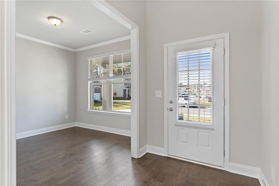 Spacious, unfurnished interior of a new home in Stratford Square, Lawrenceville (Image 10).