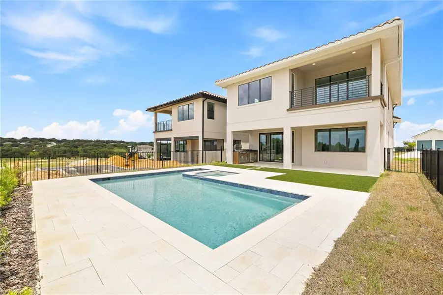 Exterior details and patio area of a home in , Montverde (Image 4).