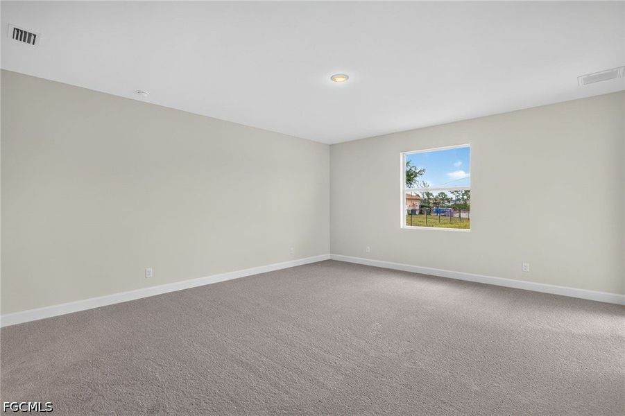 Spacious, unfurnished interior of a new home in Cape Coral, Cape Coral (Image 21).