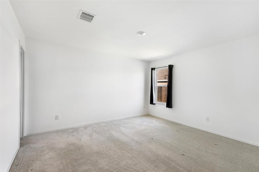 Spacious, unfurnished interior of a new home in Tavola, New Caney (Image 23).