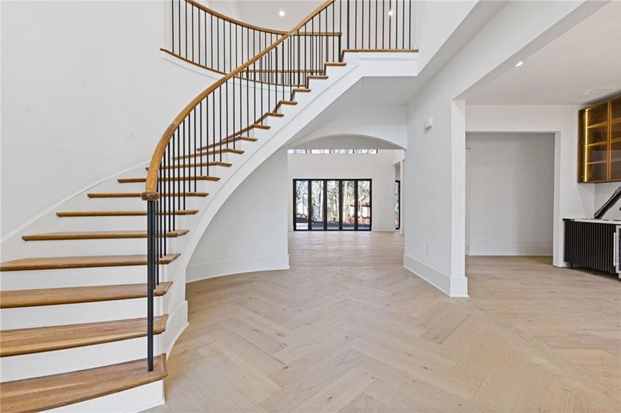Spacious, unfurnished interior of a new home in , Alpharetta (Image 29).