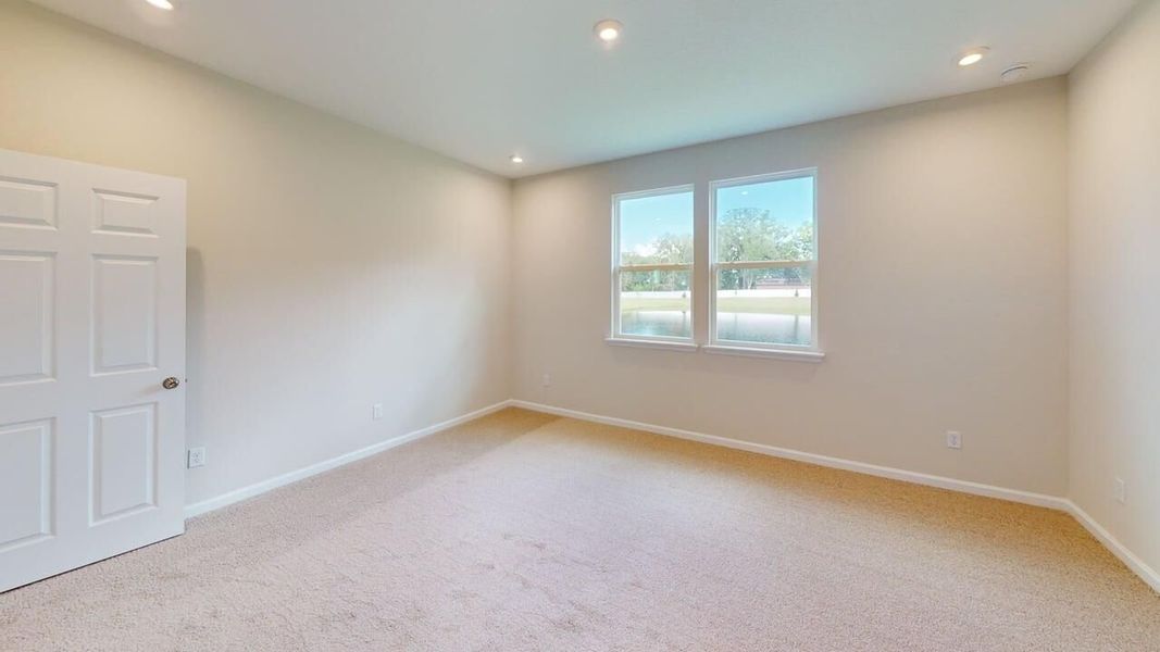 Spacious, unfurnished interior of a new home in Sandridge Hills, Green Cove Springs (Image 13).