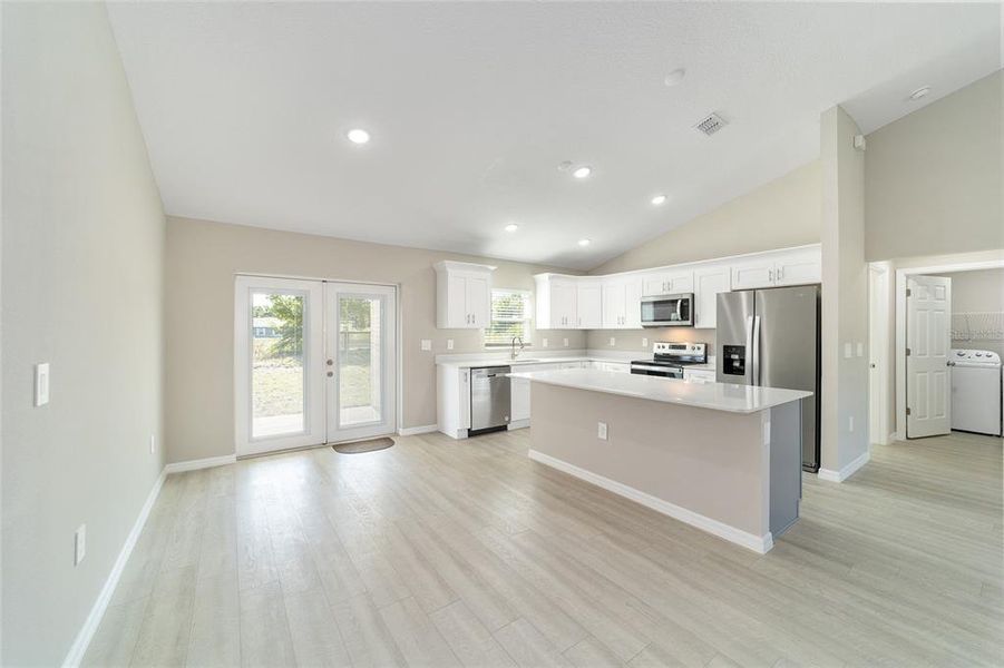 Spacious, unfurnished interior of a new home in , Ocklawaha (Image 21).