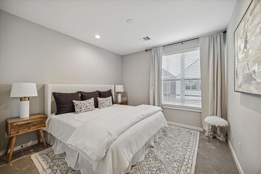 *Photos are of model home located in the community to reference finishes* *Photos are of model home located in the community to reference finishes*