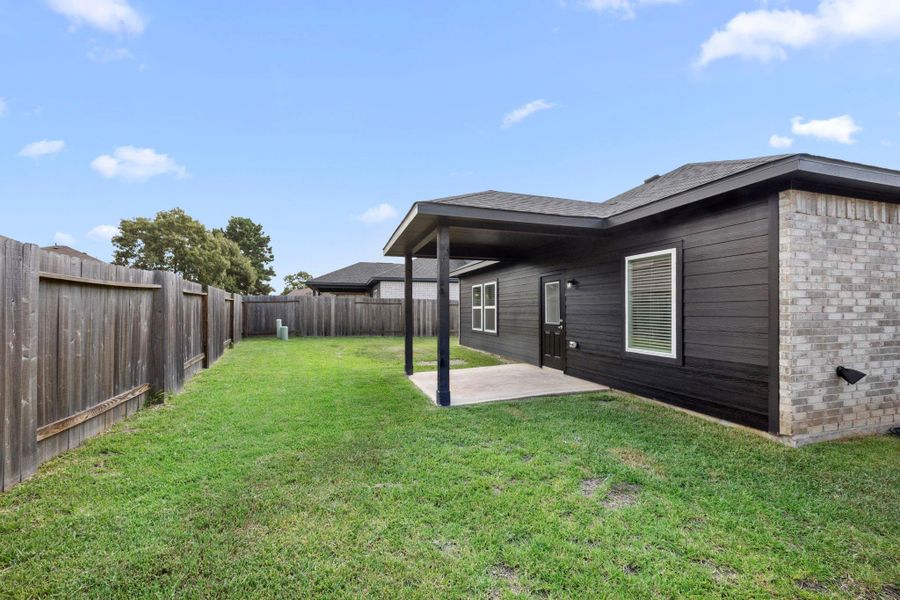 Exterior details and patio area of a home in Glen Oaks, Magnolia (Image 22). Exterior details and patio area of a home in Glen Oaks, Magnolia (Image 22).