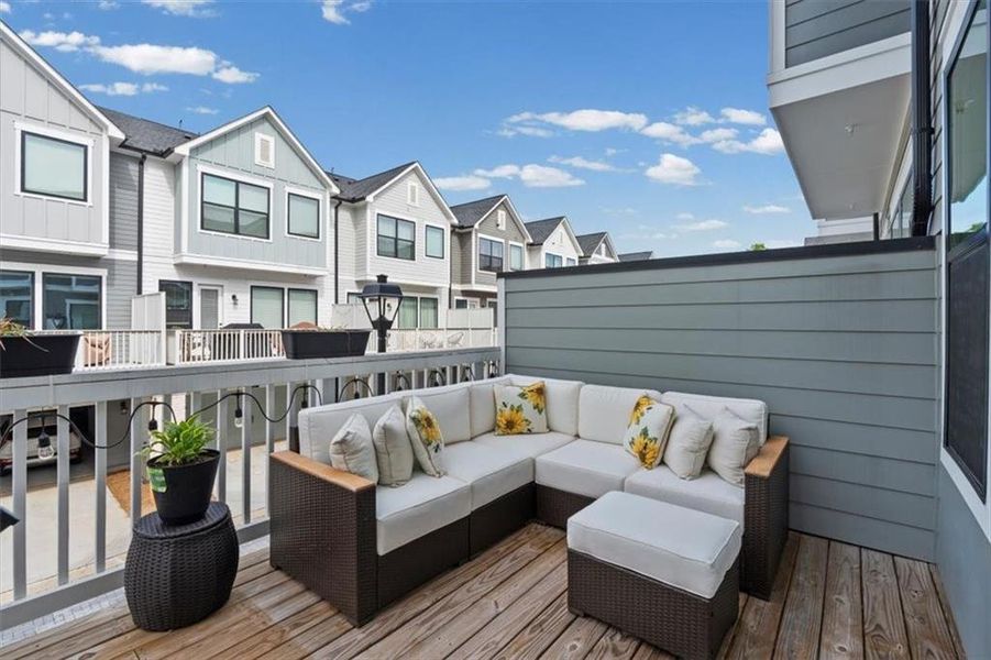 Exterior details and patio area of a home in , Roswell (Image 3).