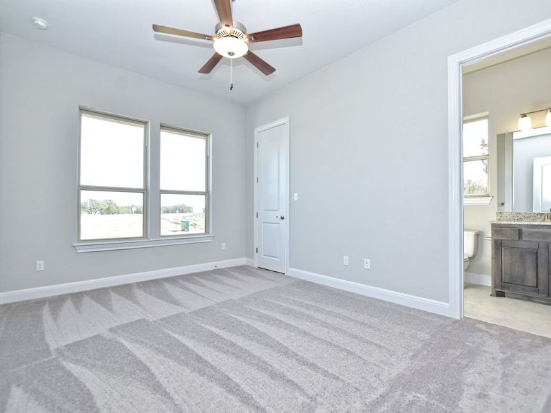 Representative unfurnished interior of a home built from the Siena II by Giddens Homes in Clearwater Ranch, Liberty Hill (Image 161).
