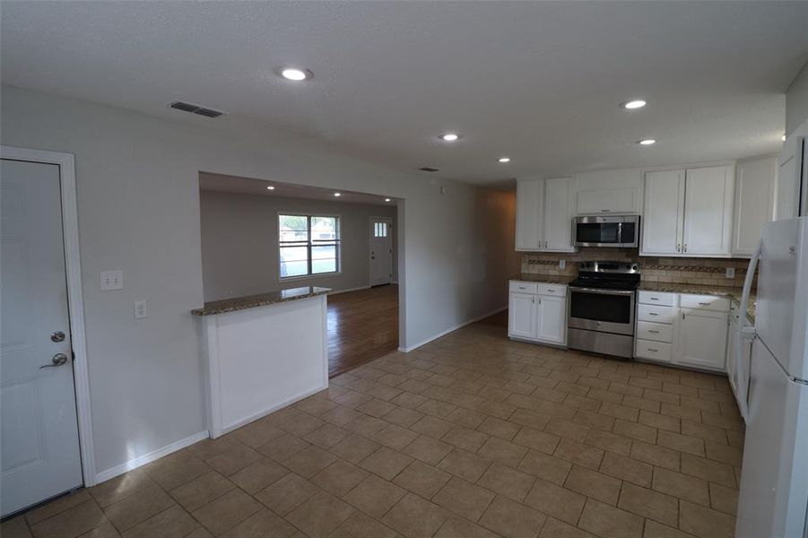 Spacious, unfurnished interior of a new home in , Brownwood (Image 22).