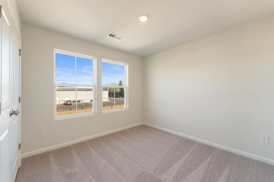 Spacious, unfurnished interior of a new home in Tucker Ridge, Pendleton (Image 26).
