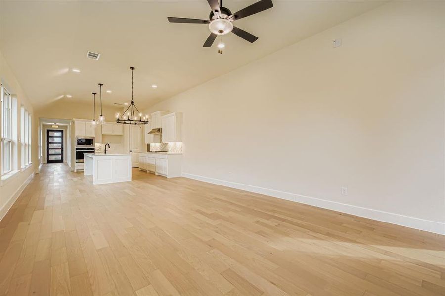 Spacious, unfurnished interior of a new home in Hillstead, Lavon (Image 26).