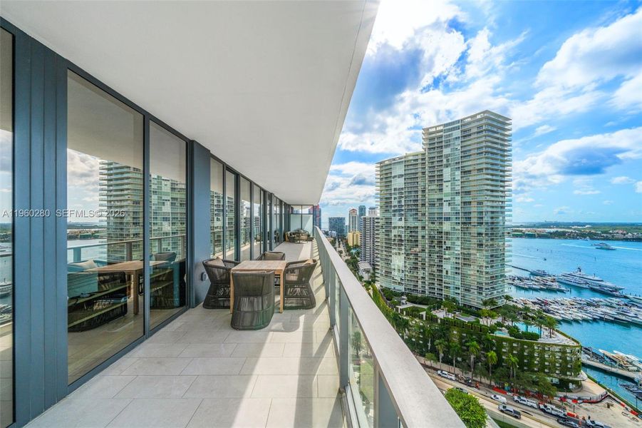 Condo located in Miami Beach, FL showcasing its design and architecture (Image 20).