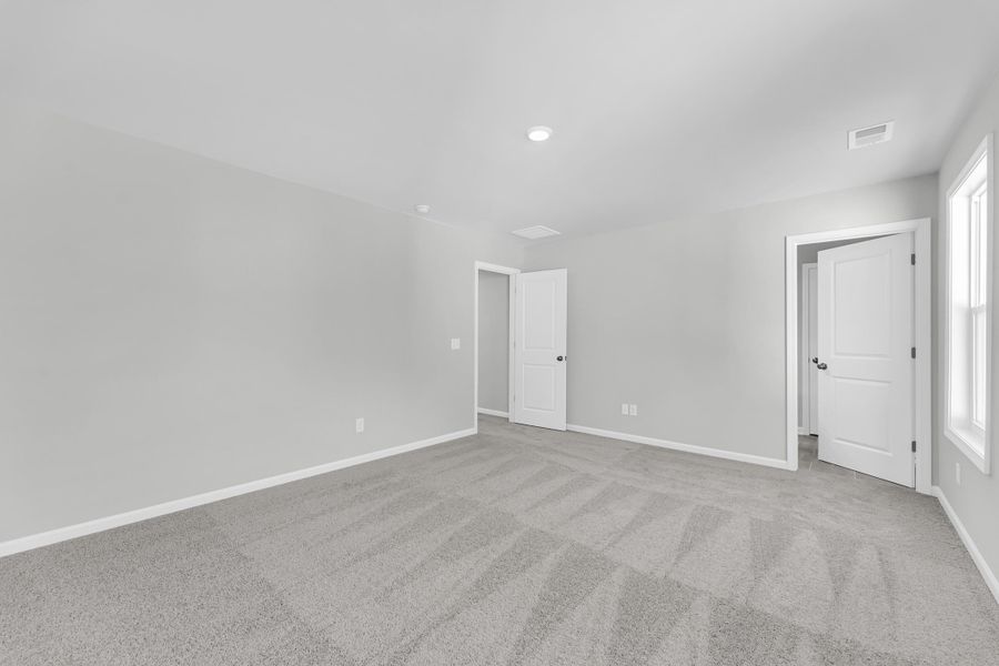 Spacious, unfurnished interior of a new home in Central Creek, Goose Creek (Image 22).