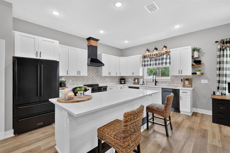 Furnished interior view inside a new home in , Dunnellon (Image 34).