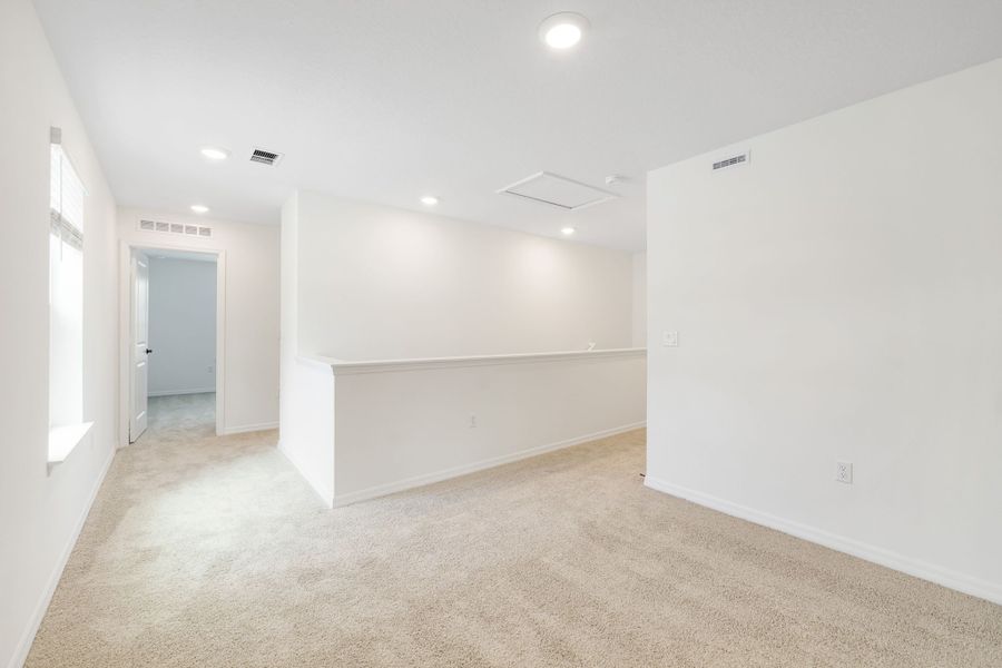 Spacious, unfurnished interior of a new home in Towns at Greenleaf, Oviedo (Image 37).