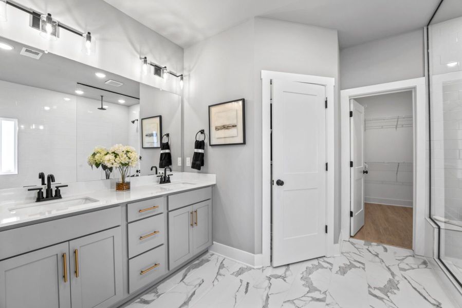 Owner's Bathroom Owner's Bathroom