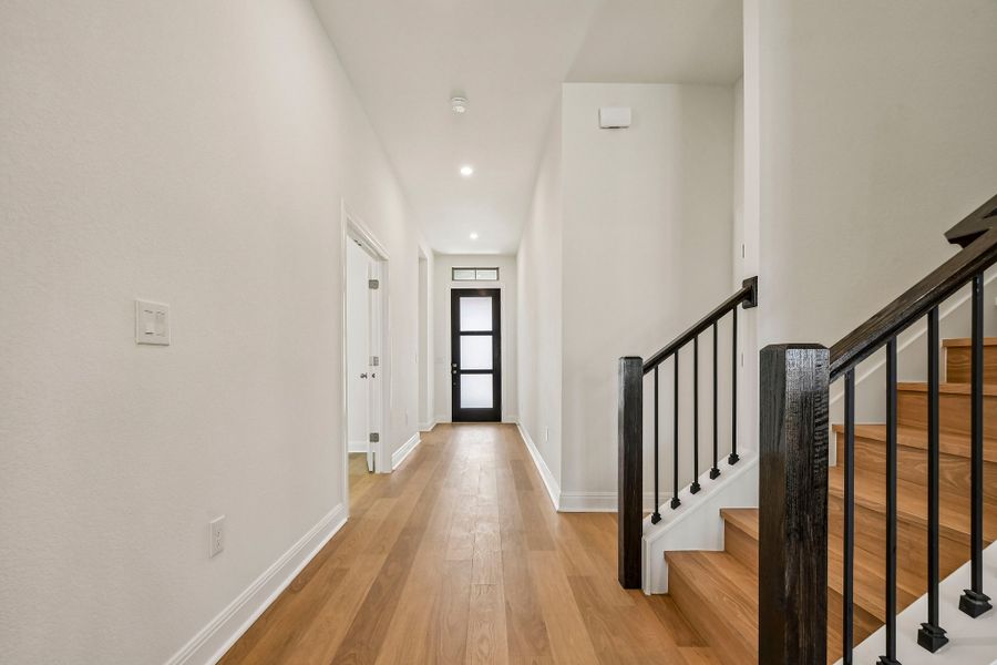 Spacious, unfurnished interior of a new home in Persimmon, Buda (Image 12).