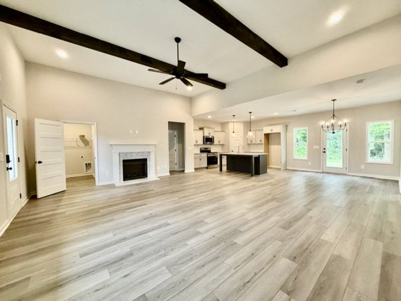 Spacious, unfurnished interior of a new home in Oakview, Pine Mountain (Image 12).