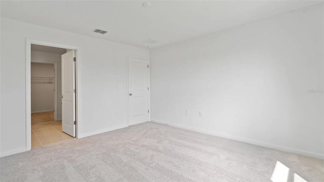 Spacious, unfurnished interior of a new home in Peace Creek Reserve: Manor Key Collection, Winter Haven (Image 7).