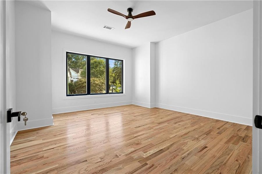 Spacious, unfurnished interior of a new home in , Atlanta (Image 28).
