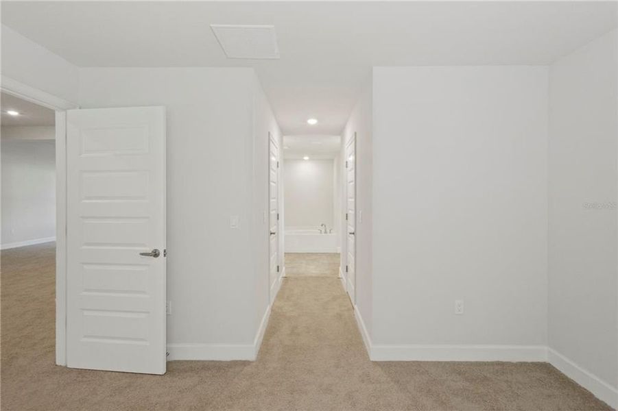 Spacious, unfurnished interior of a new home in Royal Highlands, Weeki Wachee (Image 21).