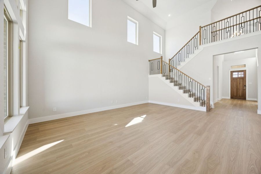 Spacious, unfurnished interior of a new home in Painted Tree Lakeside, McKinney (Image 28).