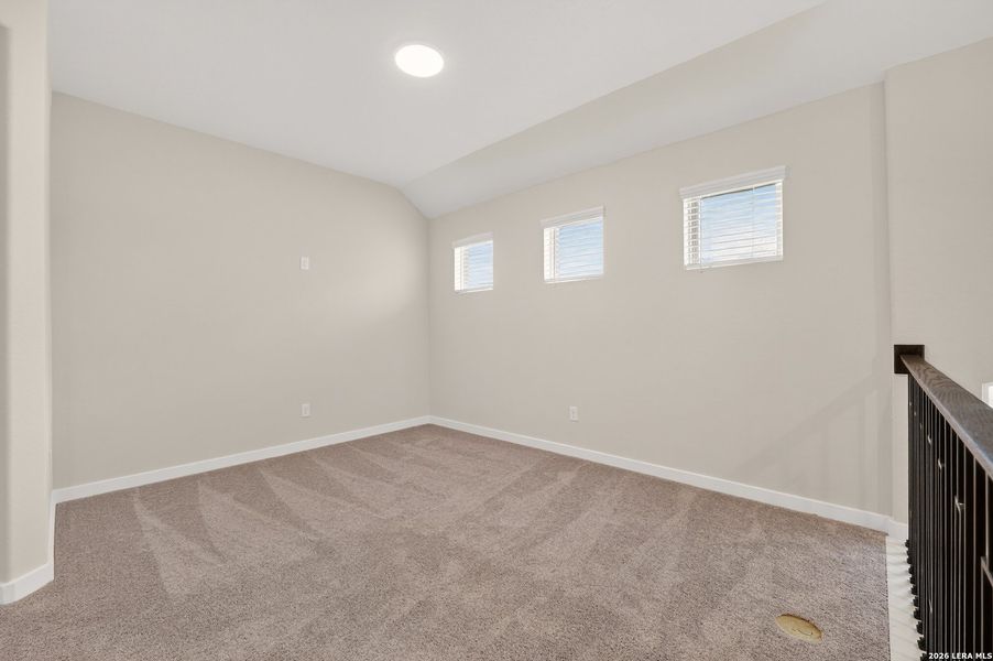 Spacious, unfurnished interior of a new home in Trilogy Grove, San Antonio (Image 9).
