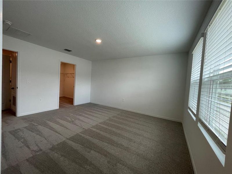 Spacious, unfurnished interior of a new home in Seasons at Big Sky, Kissimmee (Image 16).