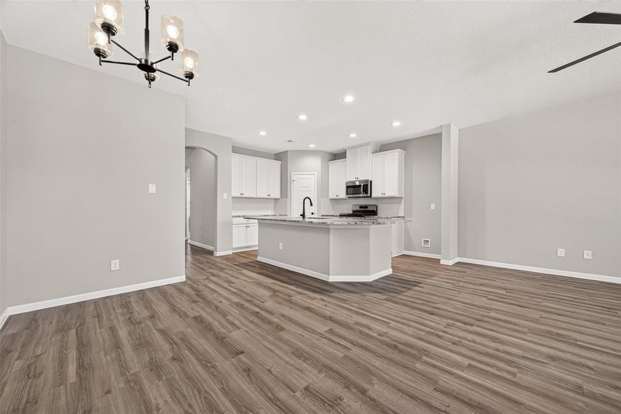 Spacious, unfurnished interior of a new home in , Angleton (Image 41).