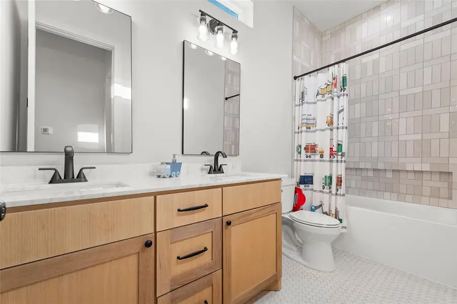 Furnished interior view inside a new home in , Dallas (Image 13).