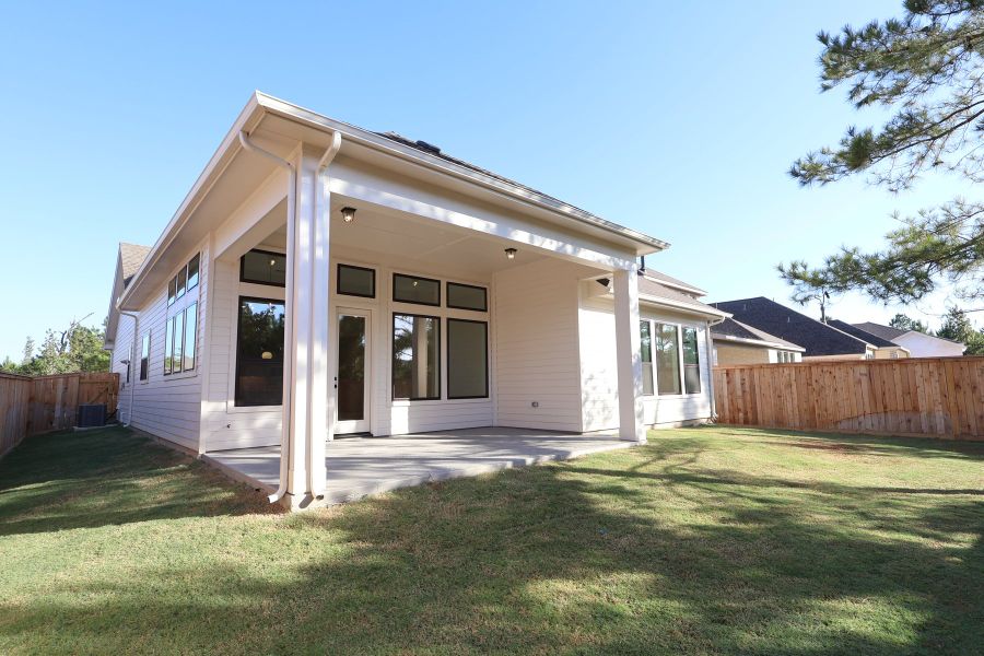 Exterior details and patio area of a home in Kresston, Magnolia (Image 2).