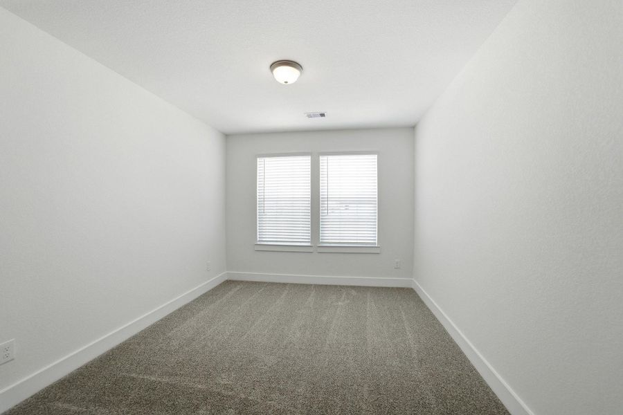 Spacious, unfurnished interior of a new home in Sierra Vista, Rosharon (Image 27).