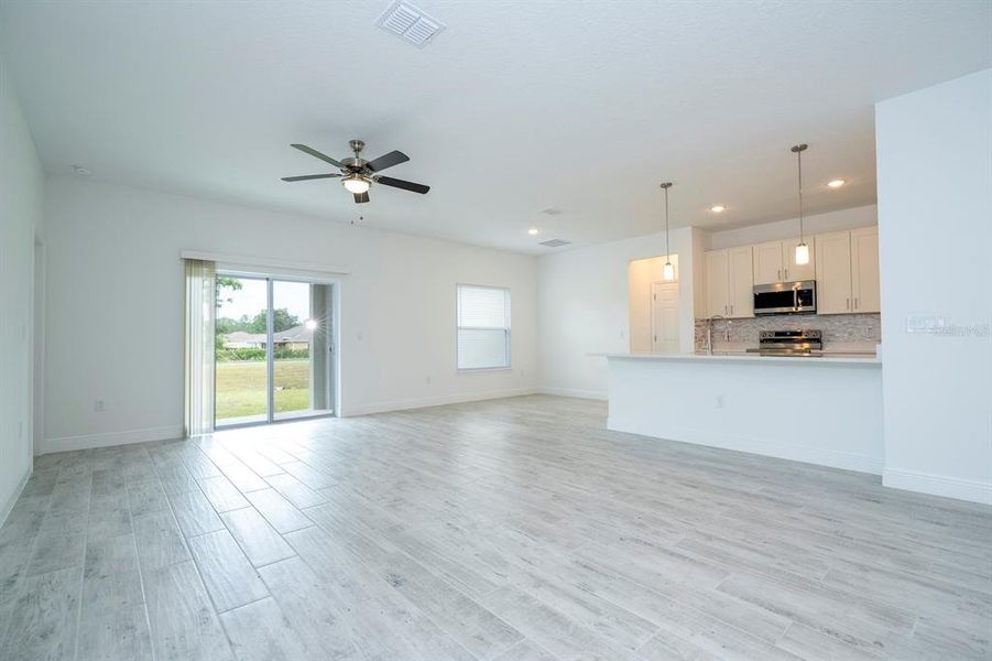 Spacious, unfurnished interior of a new home in , Ocala (Image 47).