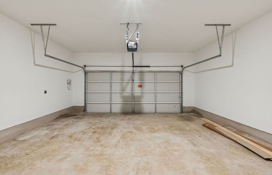 Spacious, unfurnished interior of a new home in Lagos, Manor (Image 39).